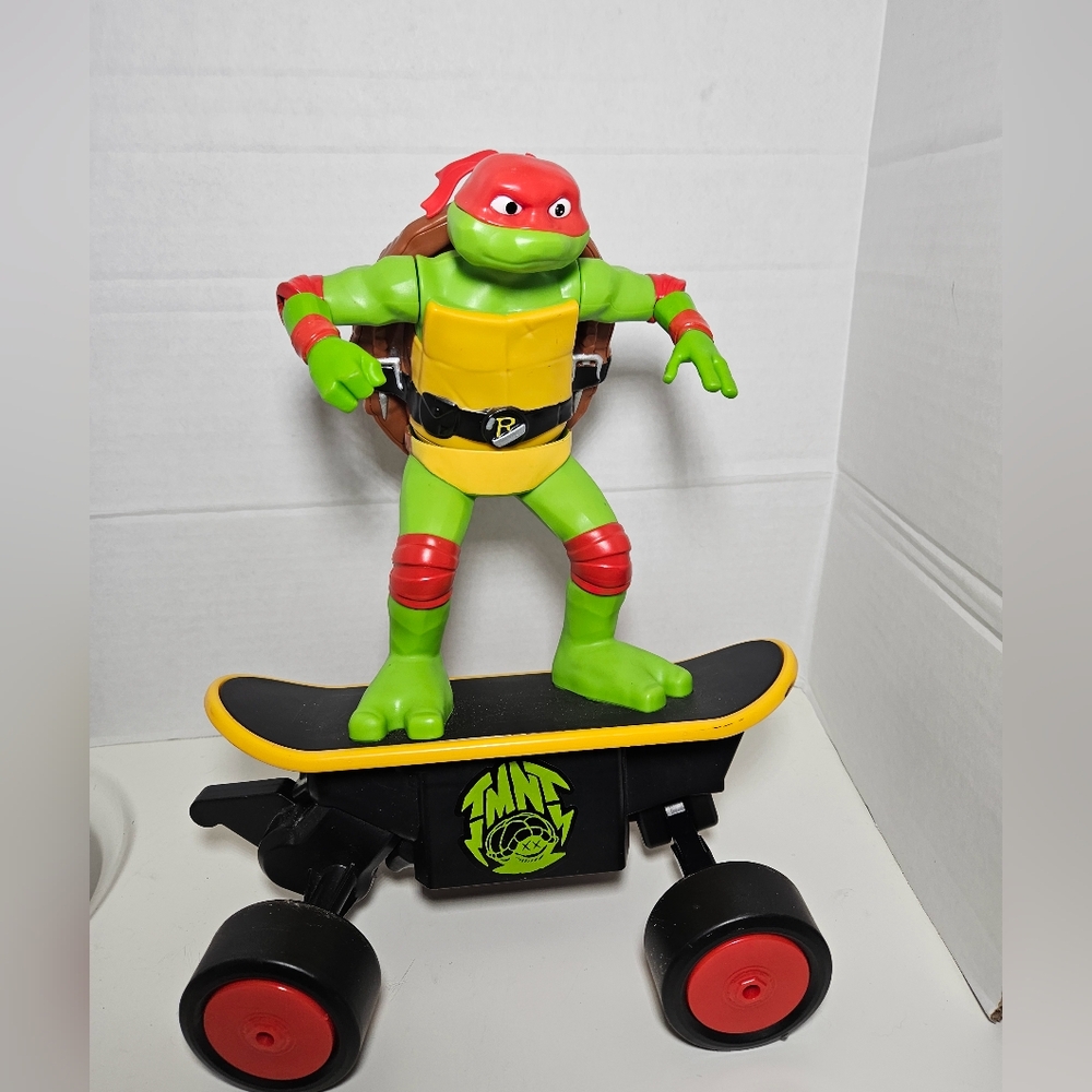 Teenage Mutant Ninja Turtles Giant Cowabunga Skate RC Raphael 13"  NO REMOTE